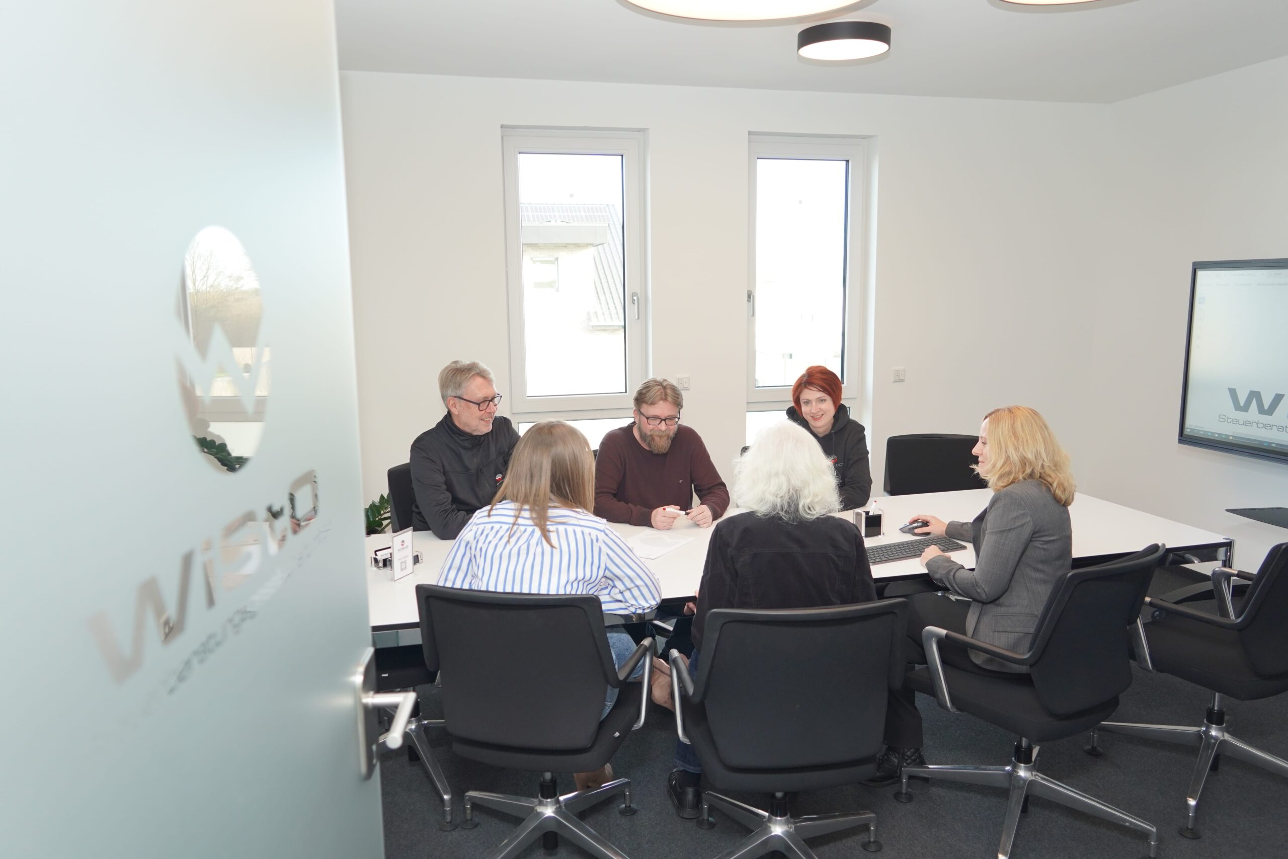 Teammeeting im Meetingraum